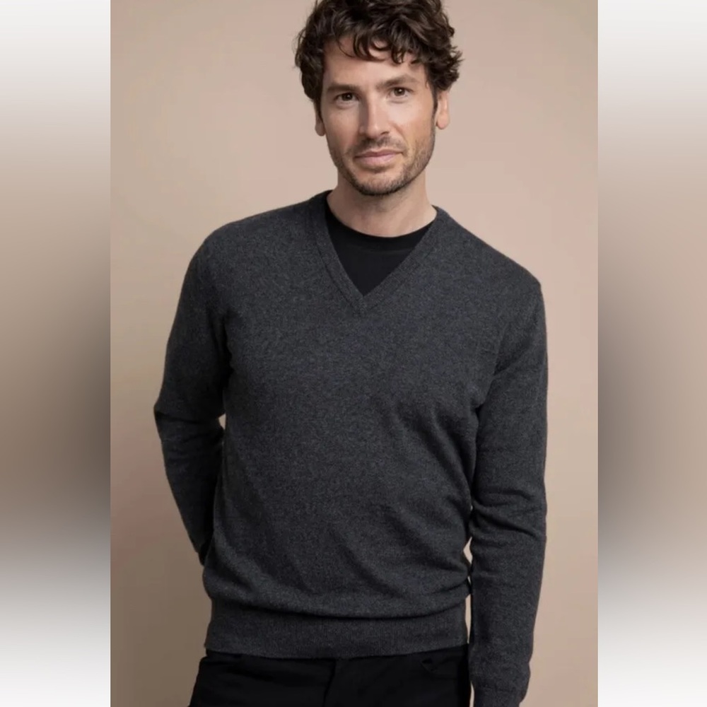 Johnstons of Elgin Made in Scotland 2-Ply Cashmere Jumper in Gray Size 52 $485‎